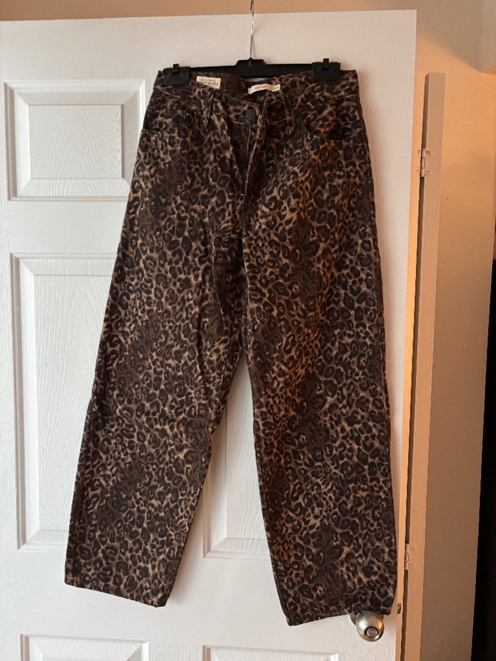 Levi Barrel Cheetah Print Jeans 26